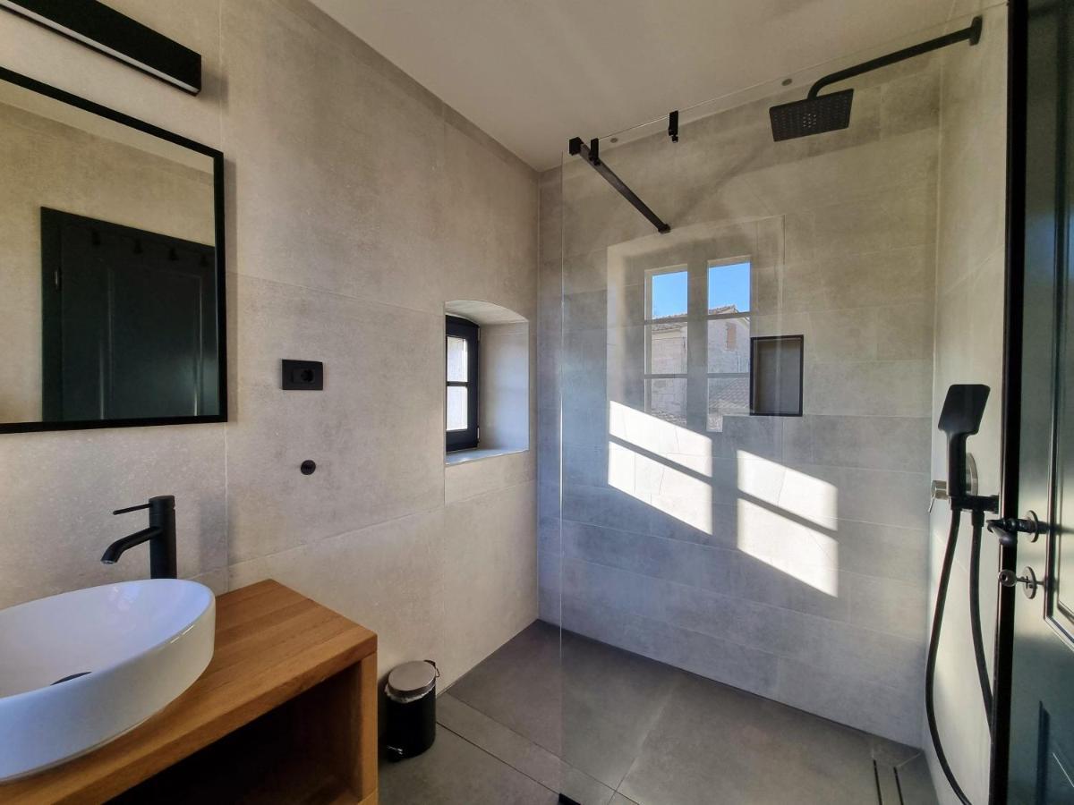 !!New 2023!! Villa Qualia - Heated Pool, 4 Bedrooms, Modern Interior Srbinjak 外观 照片